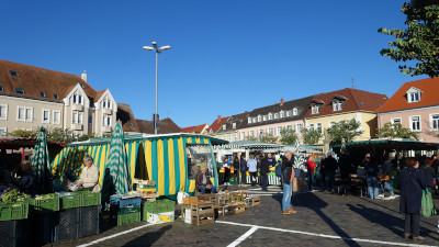 Wochenmarkt auf dem Königsplatz